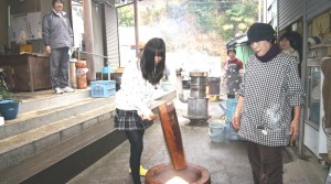 餅つき3