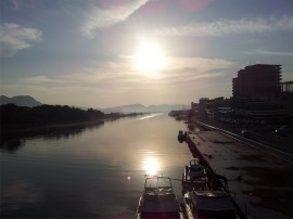 中海と宍道湖を結ぶ大橋川と朝日